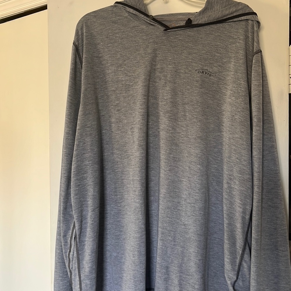 Orvis hooded long sleeved t-shirt in light grey. Mens XL